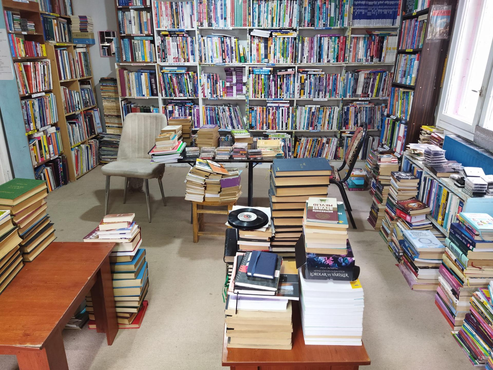 Kitap rafları ve atmosfer