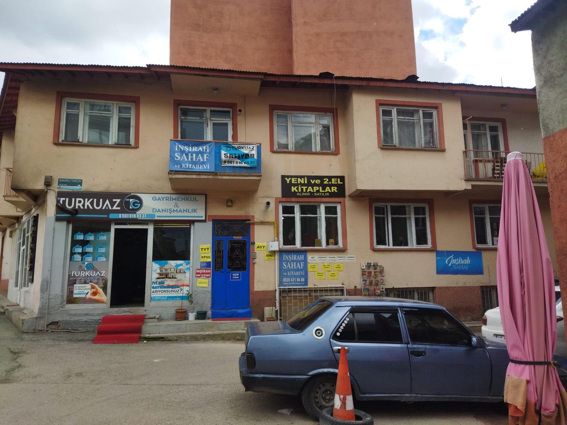 Antika kitap rafı